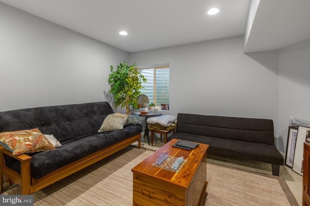 2524 Sepviva Street - Photo 12