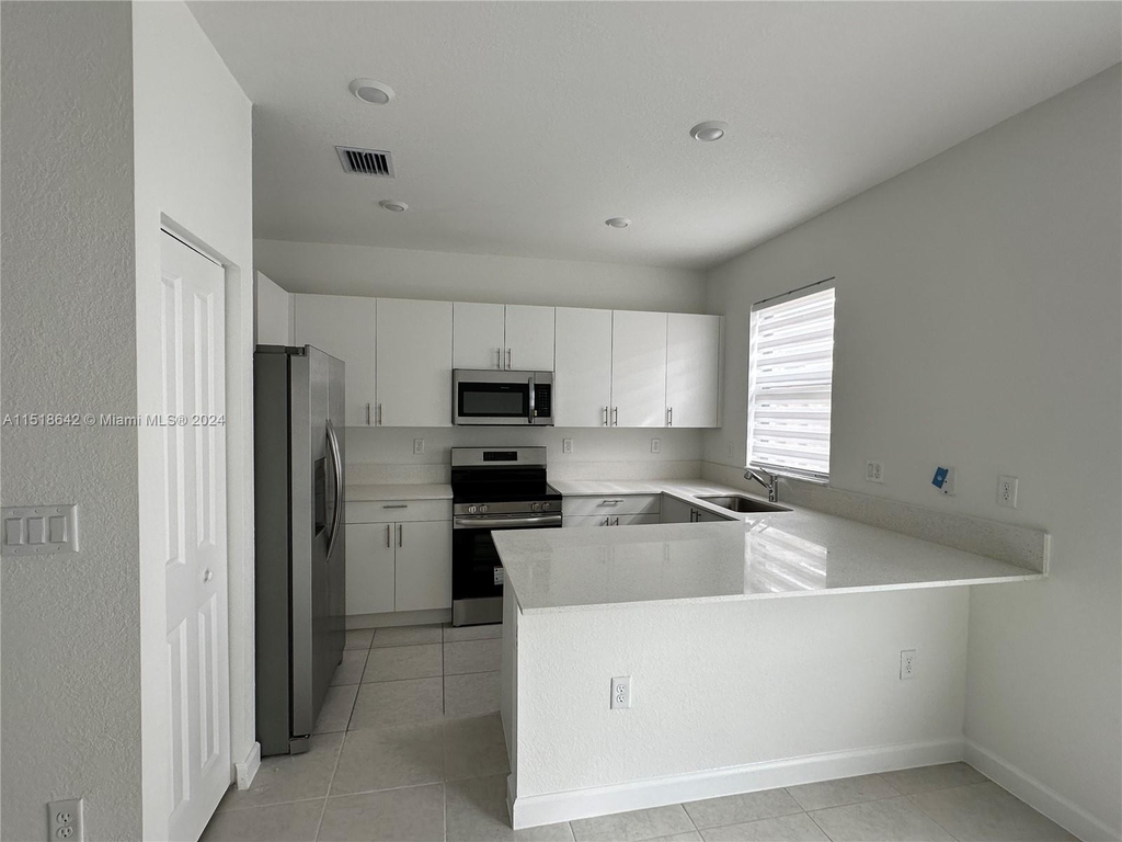 12886 Sw 233rd Ter - Photo 1