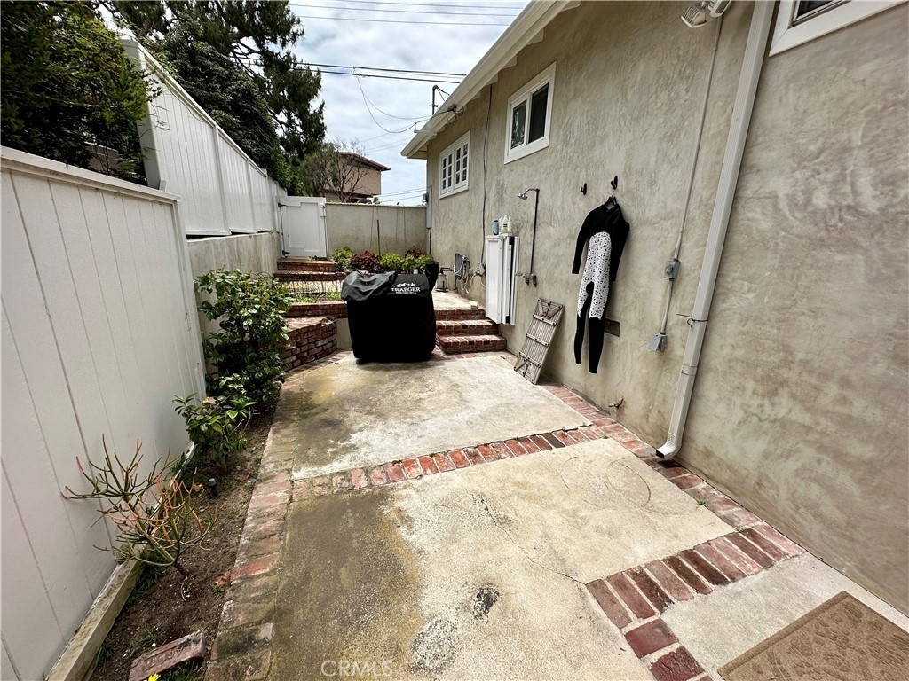 330 Rees Street - Photo 29