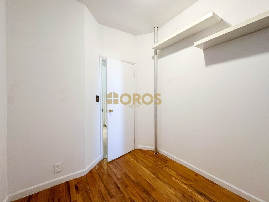 324 East 13th Street - Photo 2