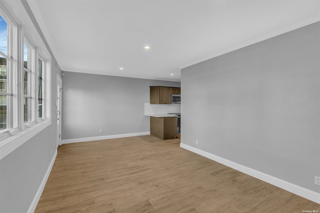 156 W Broadway - Photo 8