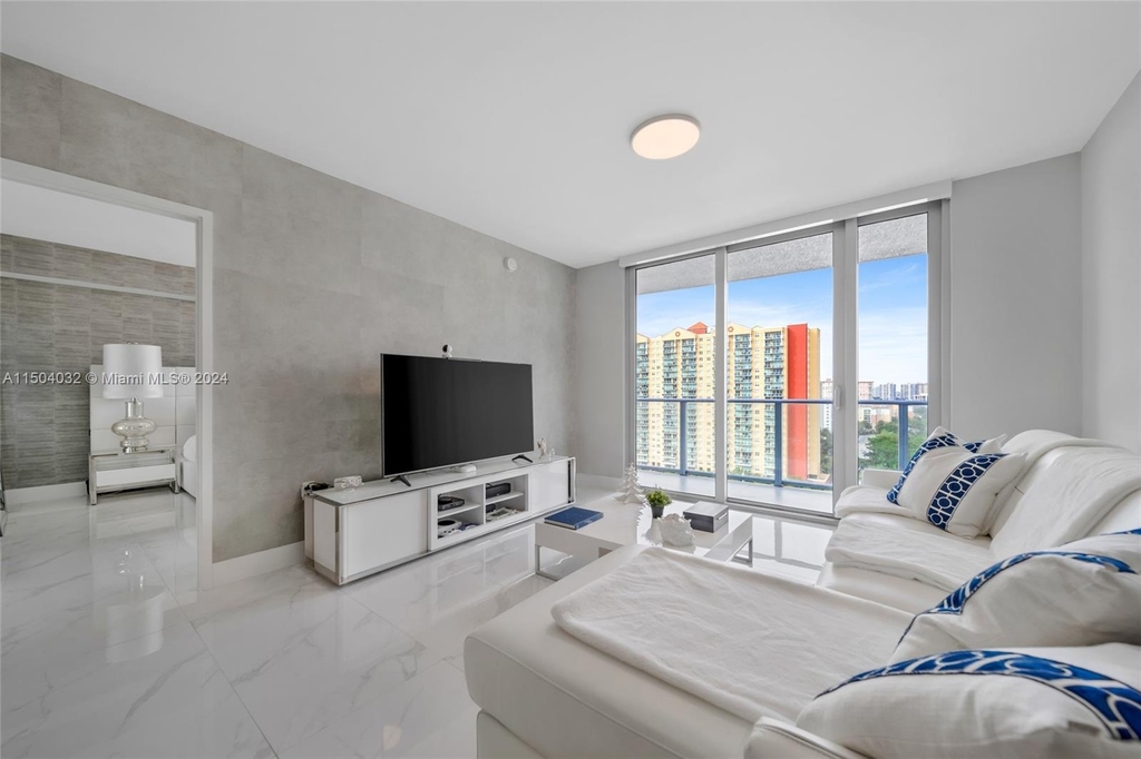 330 Sunny Isles Blvd - Photo 10