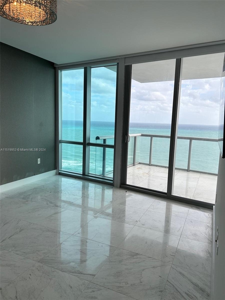 17121 Collins Ave - Photo 17