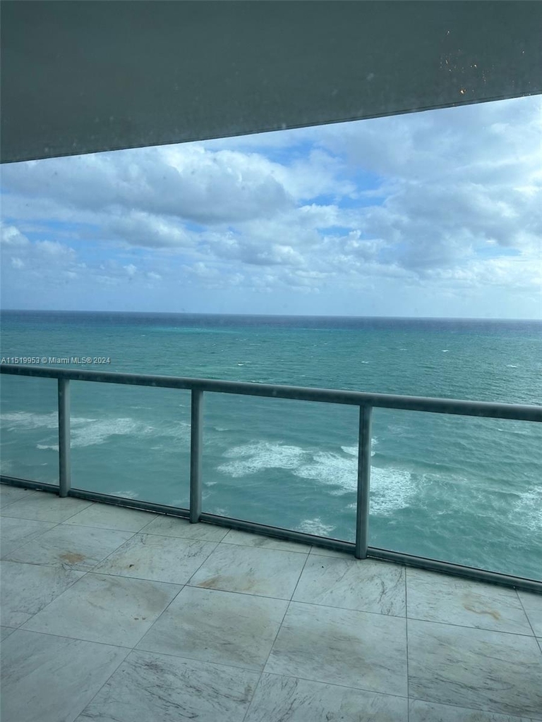 17121 Collins Ave - Photo 15