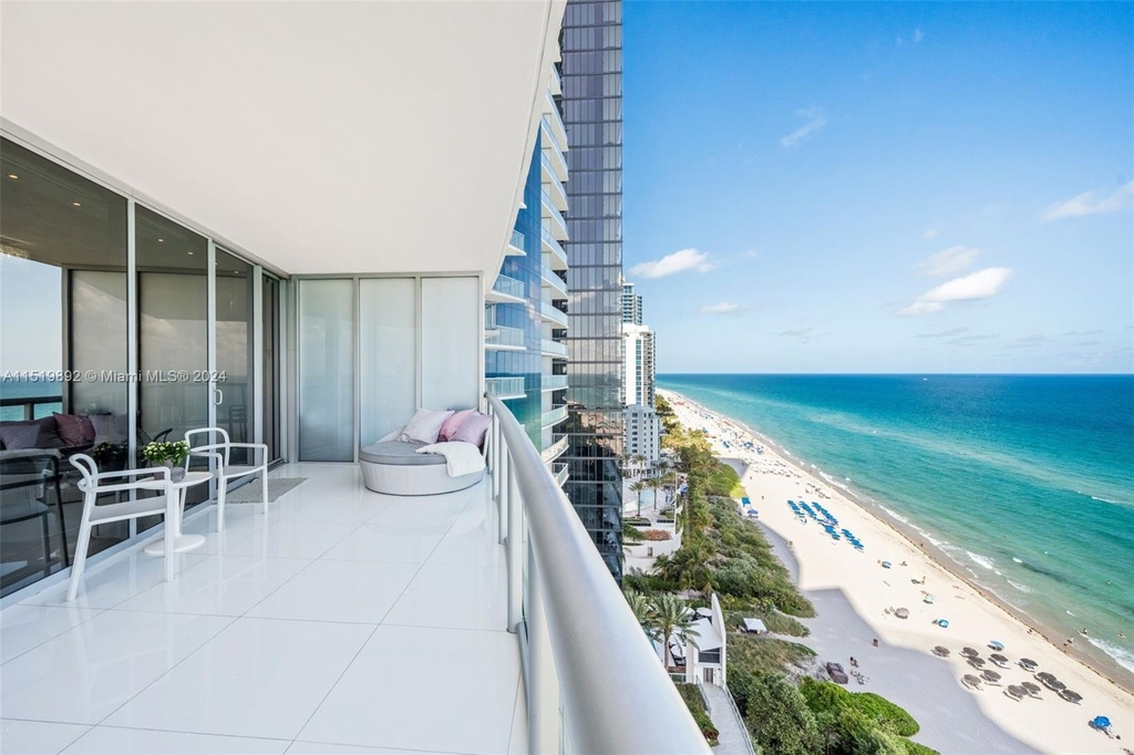 17121 Collins Ave - Photo 2