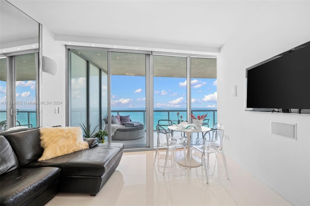 17121 Collins Ave - Photo 7