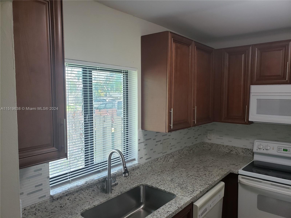 1463 Woodpecker St - Photo 10