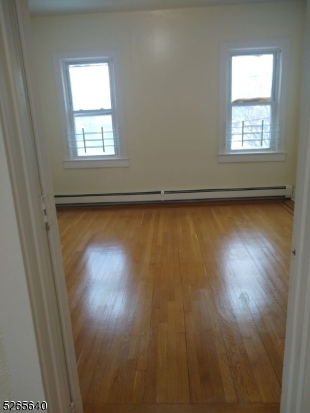 326 Field Pl - Photo 2