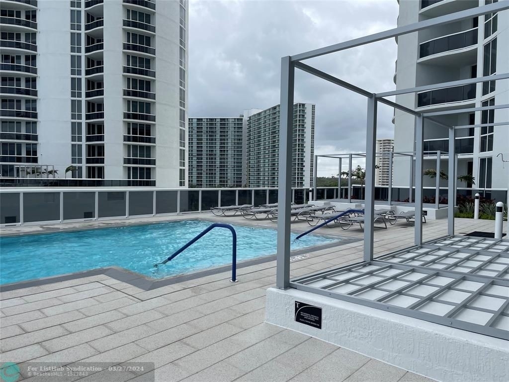 16001 Collins Ave - Photo 21