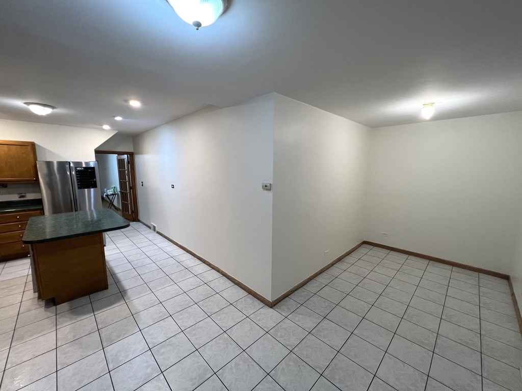 5030 W Winnemac Avenue - Photo 2