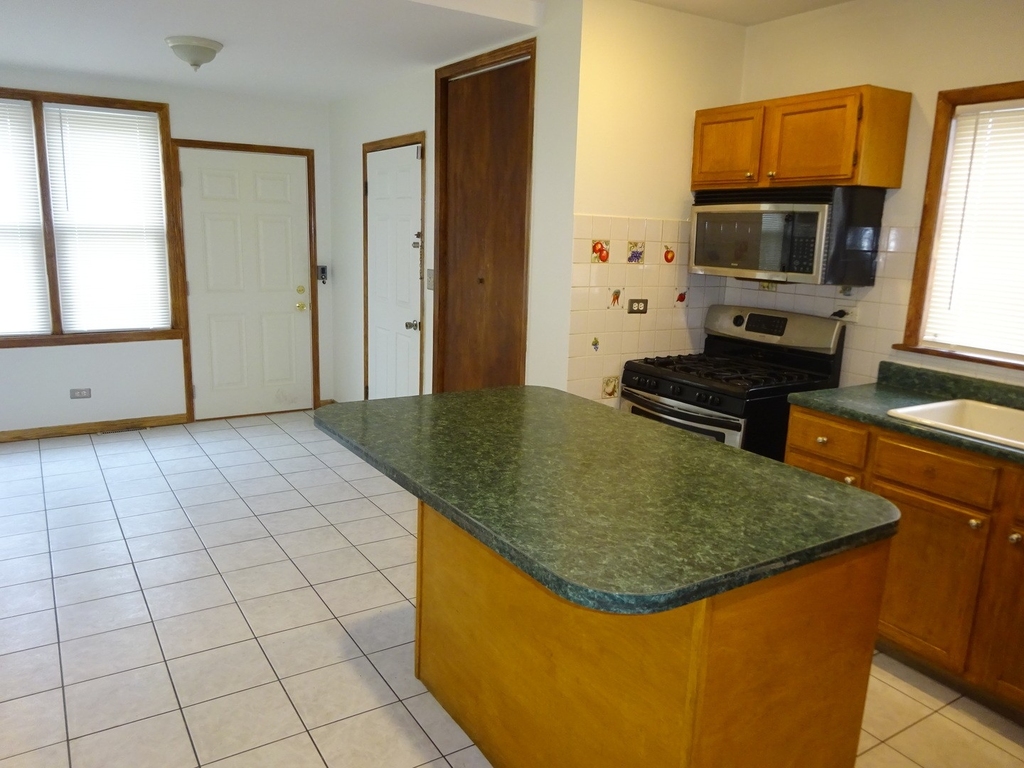 5030 W Winnemac Avenue - Photo 9