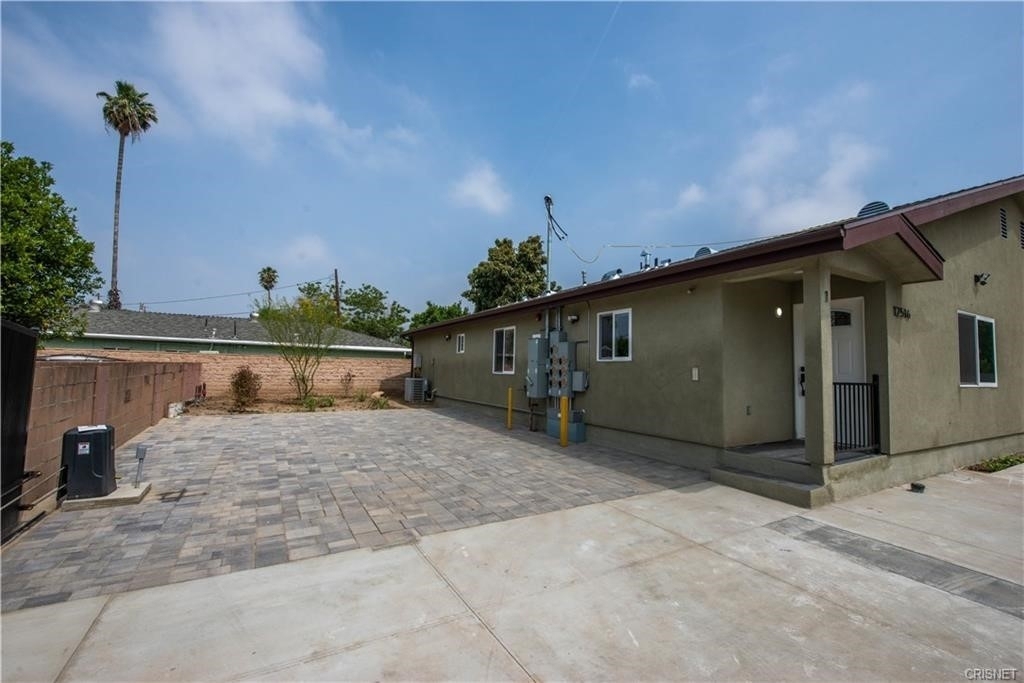 12518 San Fernando Road 1/2 - Photo 2