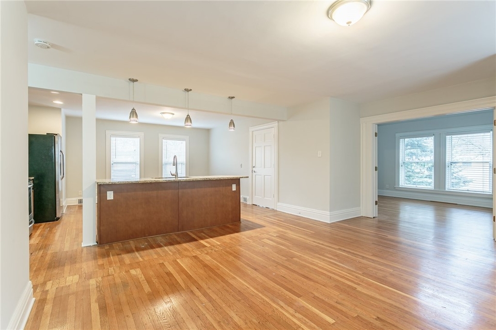 311 Park Avenue - Photo 5