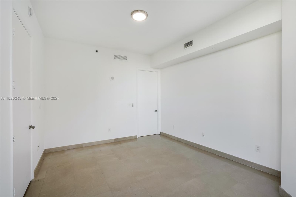 16001 Collins Ave - Photo 26