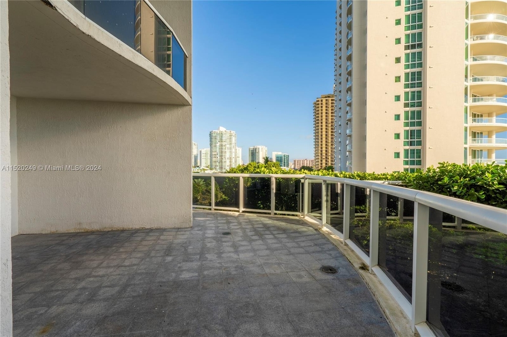 16001 Collins Ave - Photo 33