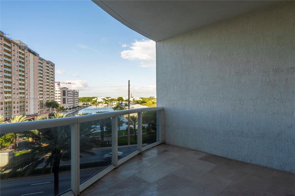 16001 Collins Ave - Photo 10