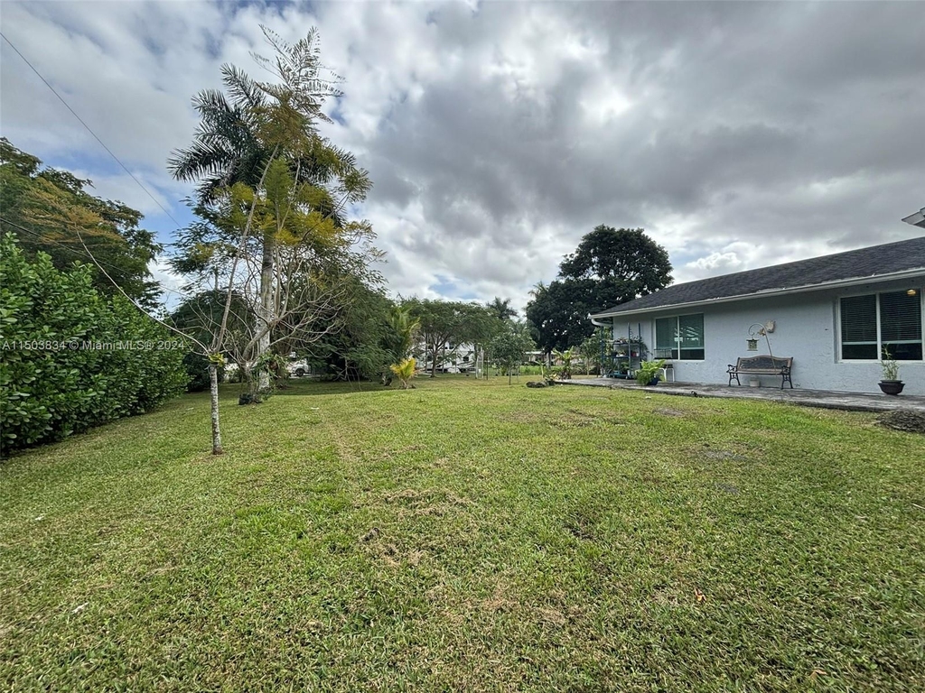 11470 Sw 16th St - Photo 4