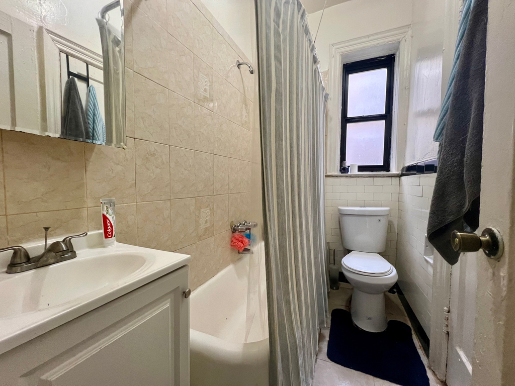 374 East 49th Street - Photo 4