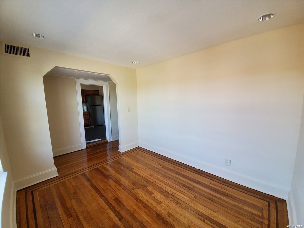 246 Mineola Boulevard - Photo 5