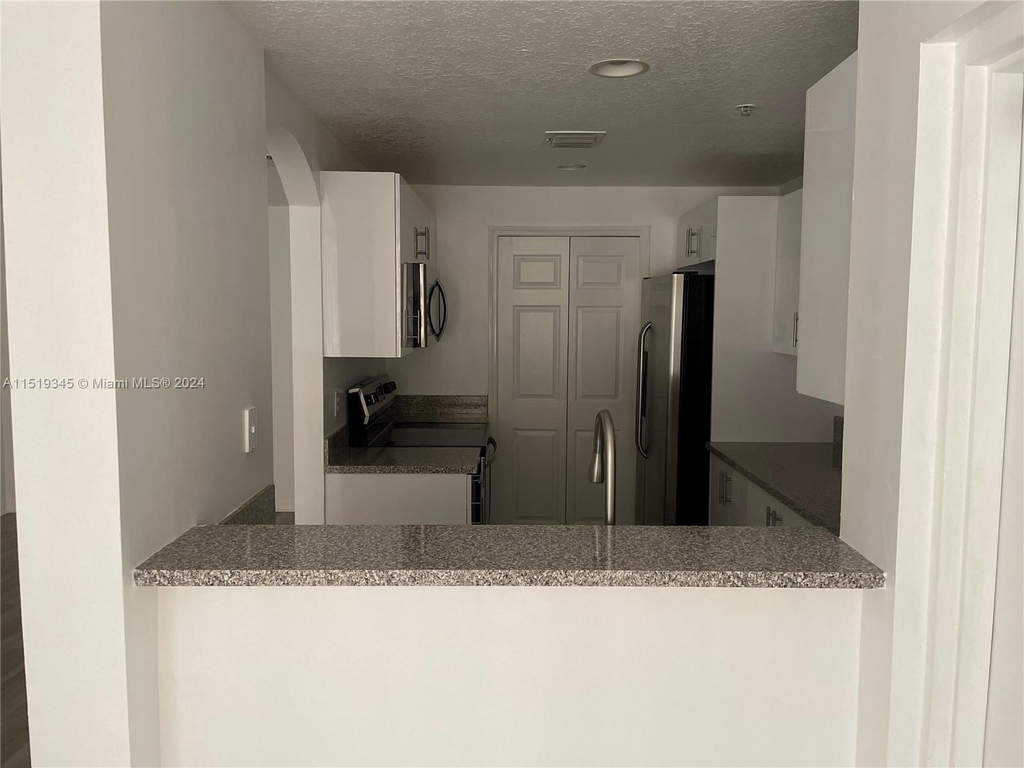 6320 Nw 114th Ave - Photo 5