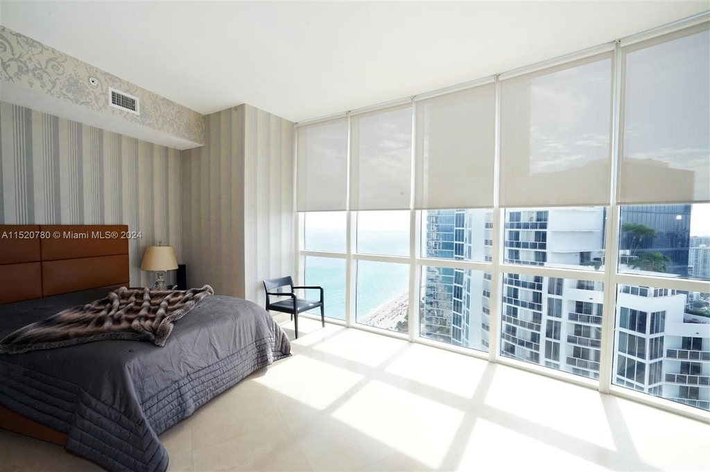 18101 Collins Ave - Photo 5
