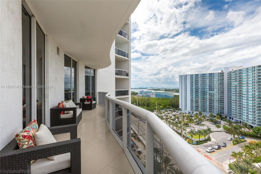 15811 Collins Ave - Photo 20