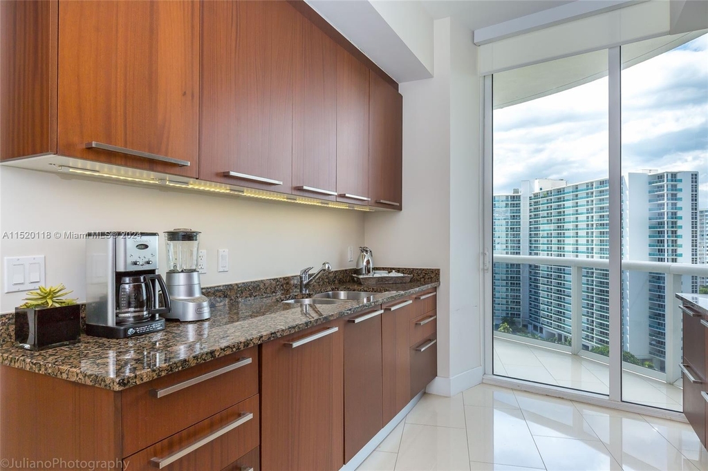 15811 Collins Ave - Photo 16