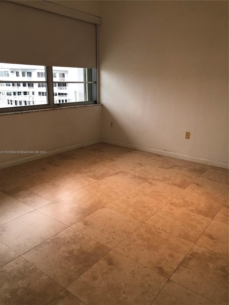 18081 Biscayne Blvd - Photo 31