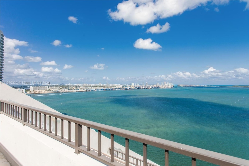 520 Brickell Key Dr - Photo 1