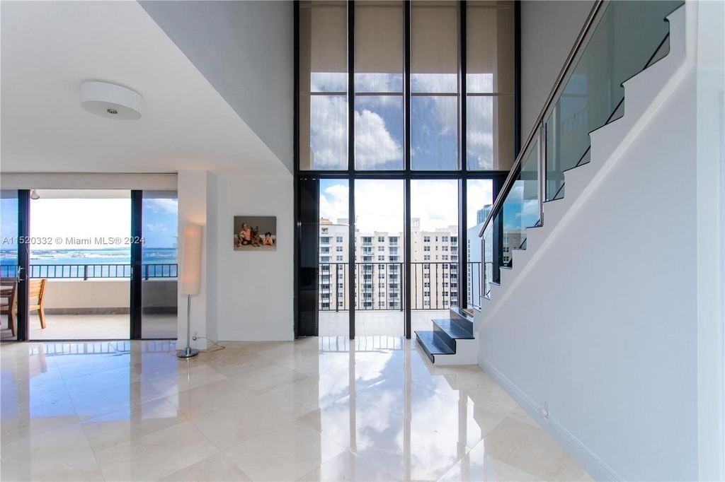 520 Brickell Key Dr - Photo 5