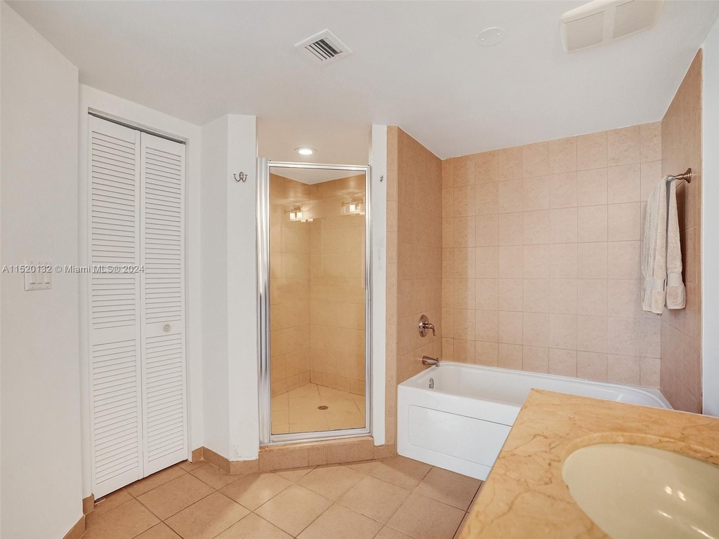 16699 Collins Ave - Photo 20