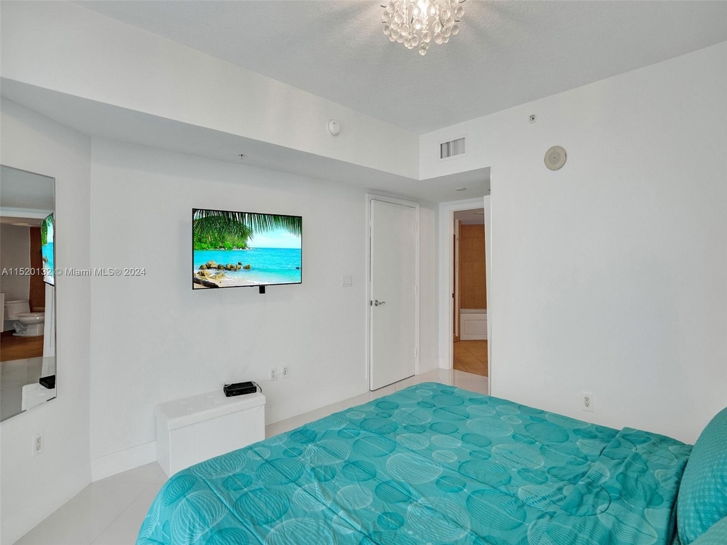 16699 Collins Ave - Photo 15