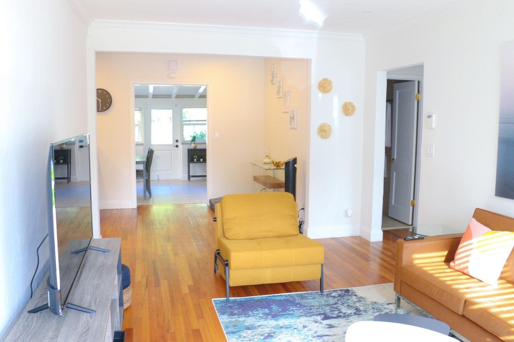 528 Ne 13th Avenue - Photo 1