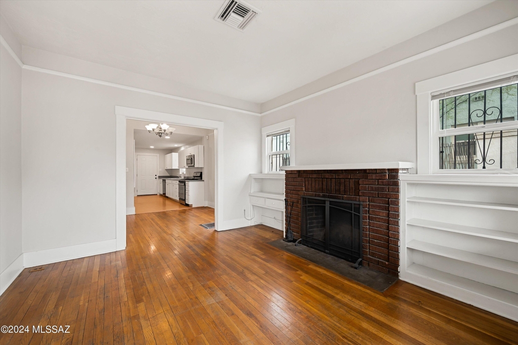 2023 E Hawthorne Street - Photo 6