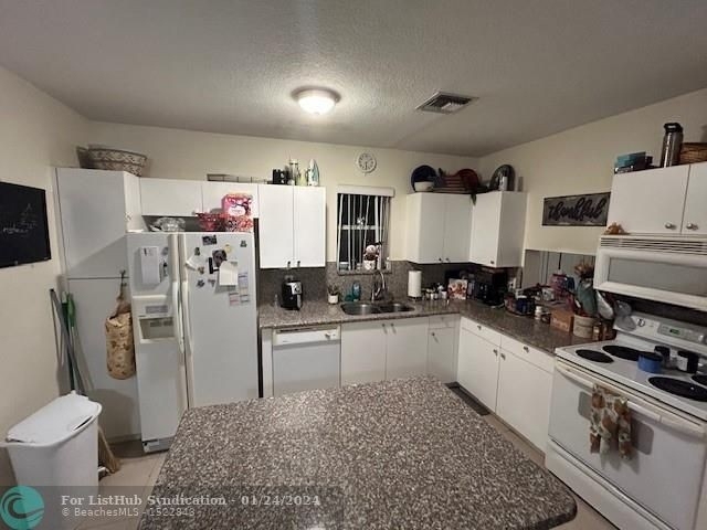 10547 Nw 57th St - Photo 2