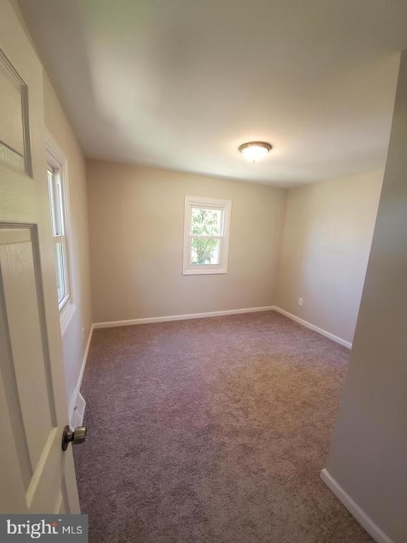 1060 Farragut Rd - Photo 5