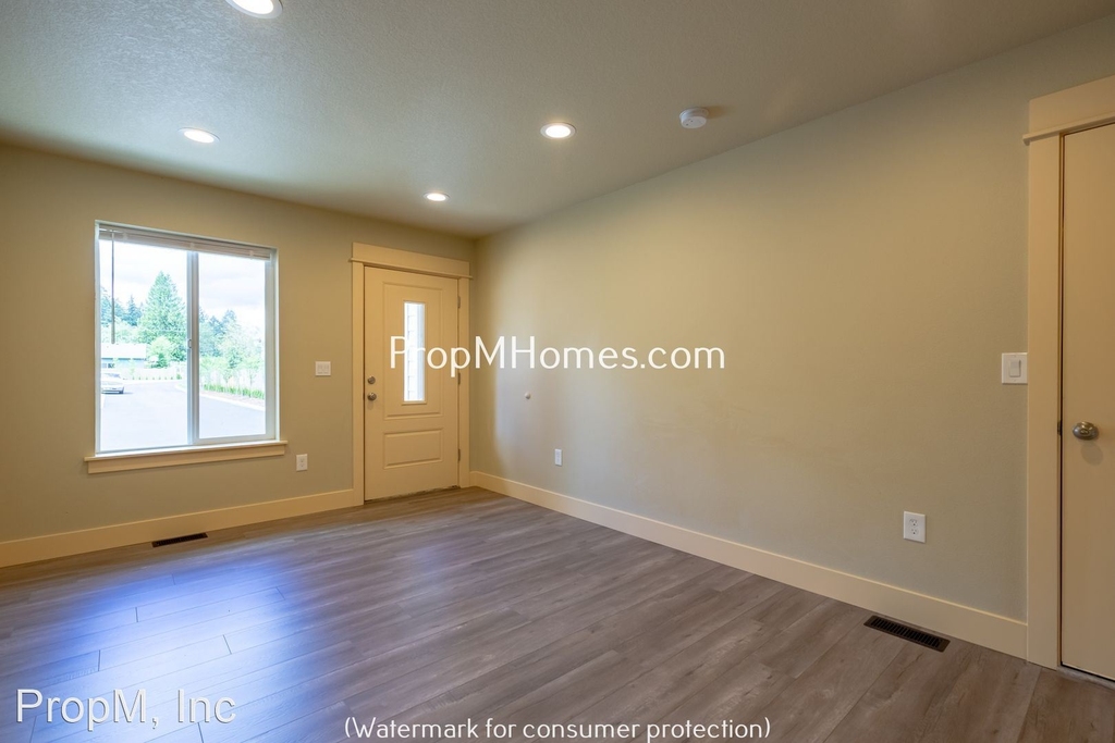 5922 Se 136th Avenue - Photo 2