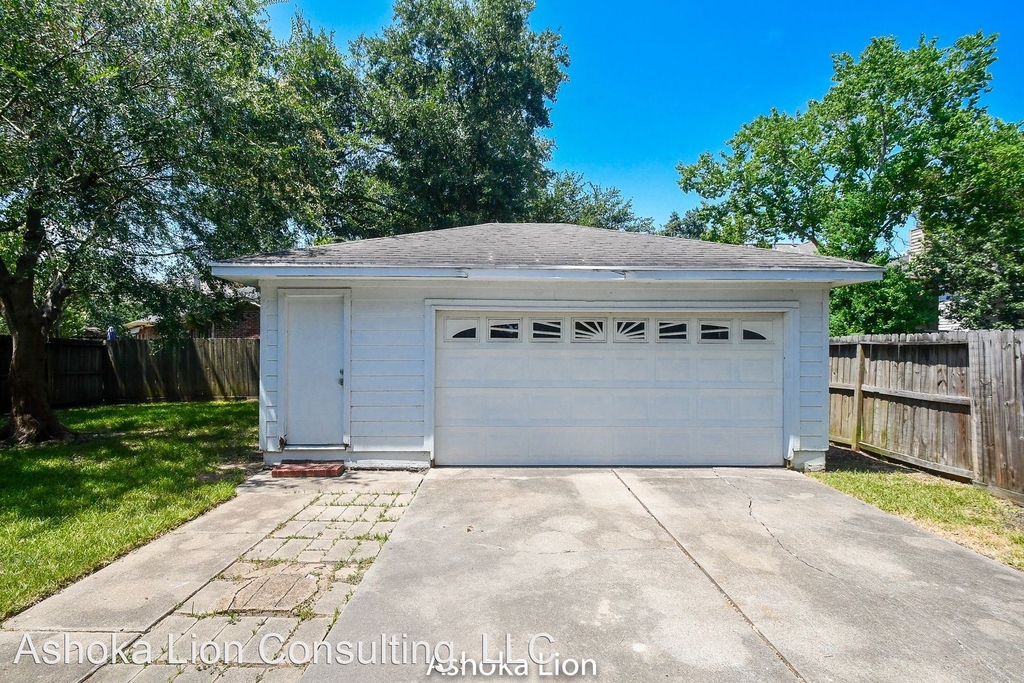 3419 Sheldon Dr - Photo 0