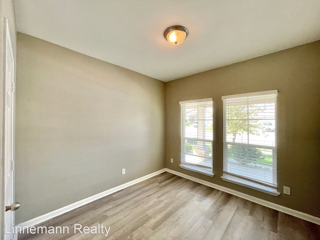 9600 Raeburn Court - Photo 20