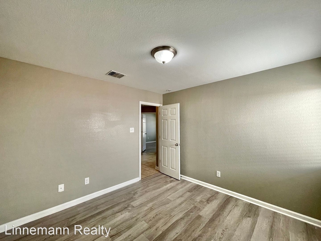 9600 Raeburn Court - Photo 24