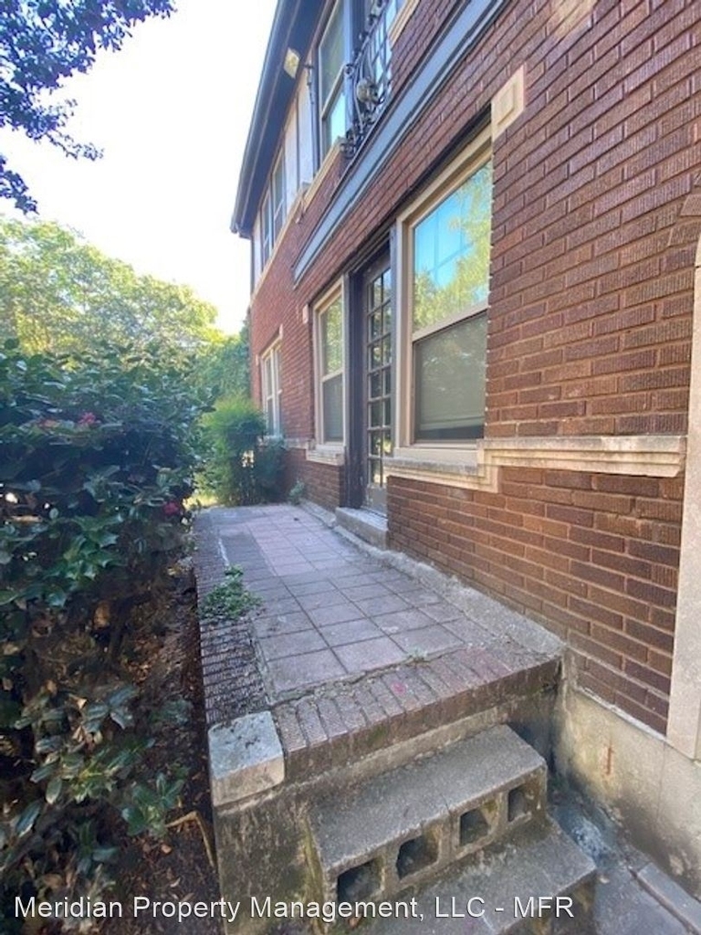 2150 Washington Ave - Photo 1