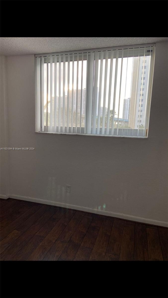 19380 Collins Ave - Photo 9