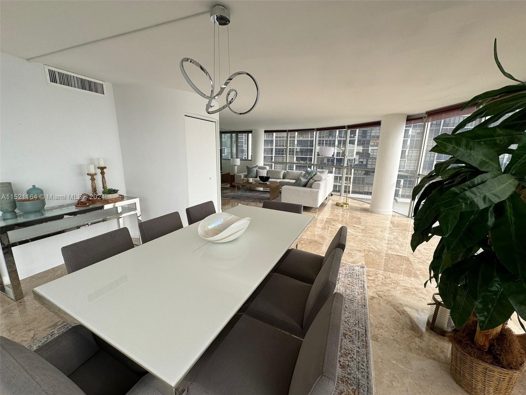 2025 Brickell Ave - Photo 4