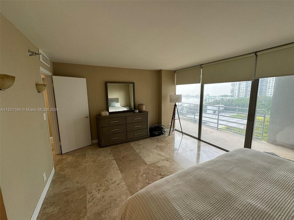 2025 Brickell Ave - Photo 13