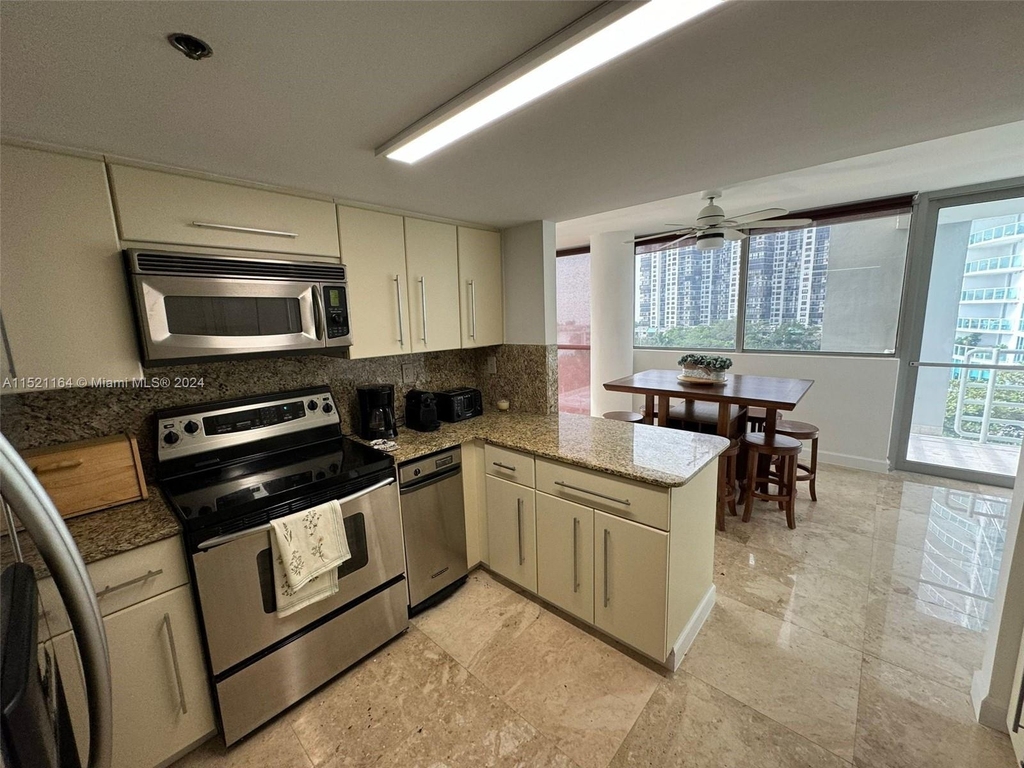 2025 Brickell Ave - Photo 8