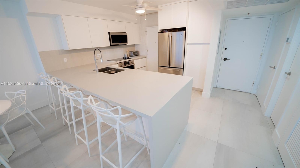 5700 Collins Ave - Photo 4