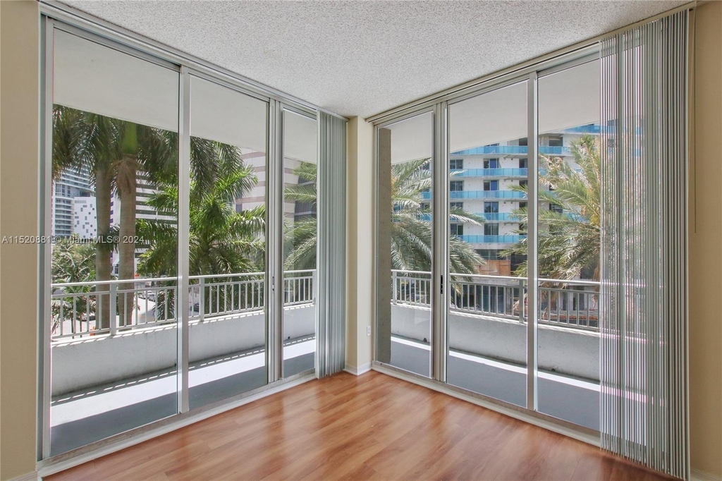 1111 Brickell Bay Dr - Photo 14