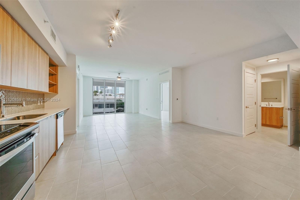 2150 N Bayshore Dr - Photo 3