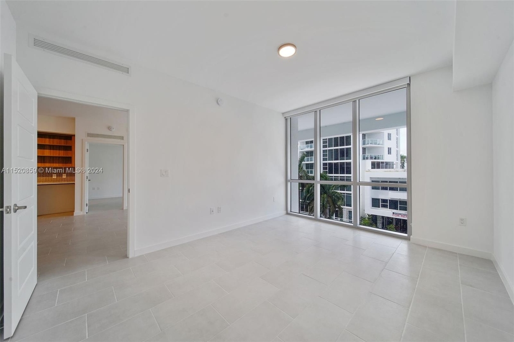 2150 N Bayshore Dr - Photo 19