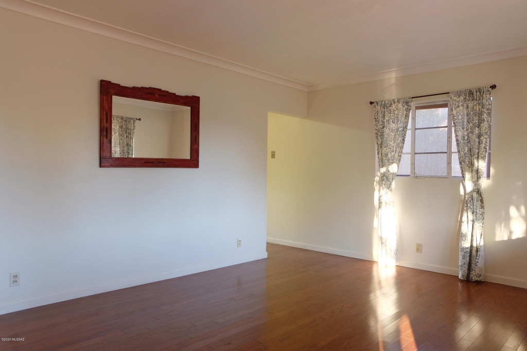 1311 E Water Street - Photo 8